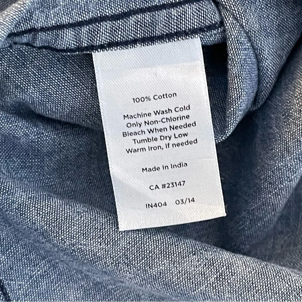 Talbots Petite women roll up sleeves acid wash animal print denim shirt size 2P - Image 8