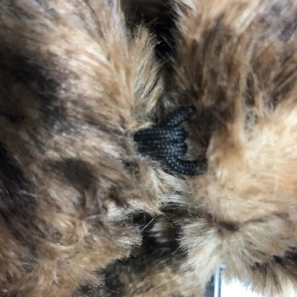 Vince Camuto Super Soft Faux Fur Short Sleeve Shrug with Collar Size Medium - Image 9