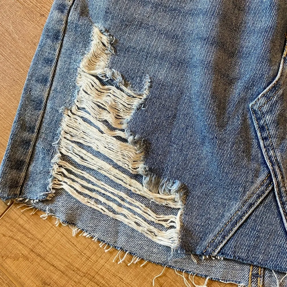 NWT PacSun size 24 or 0 denim distressed mini skirt blue country concert western - Image 3