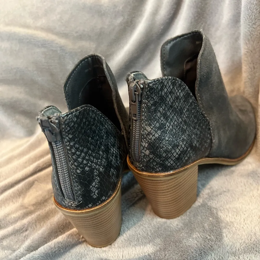 Dolce Vita DV8 Shai Mixed Material
Heeled Dark Gray Bootie Boots Shoes Size 6 - Image 8