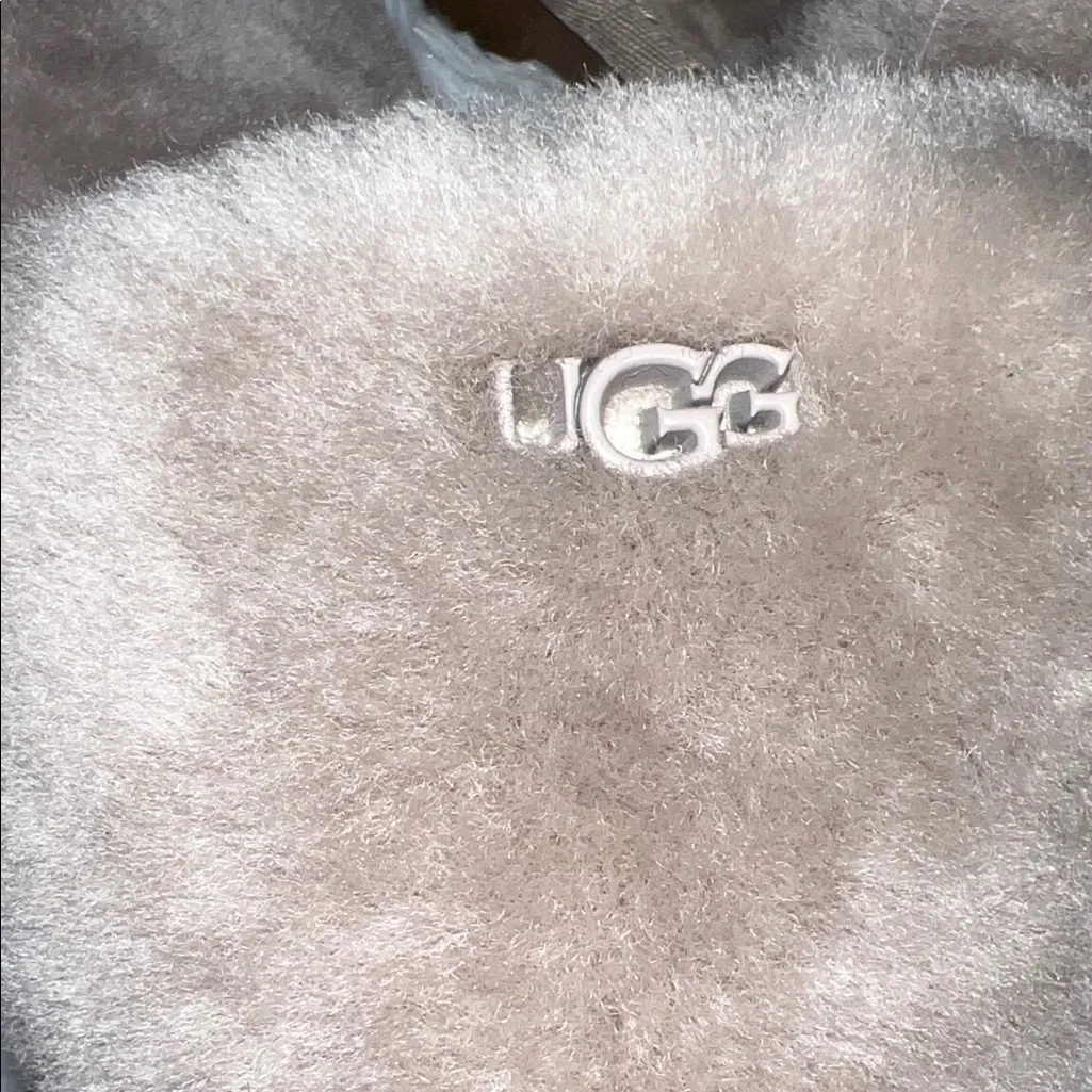 UGG Plush Grey Slippers Size 8 - Image 3