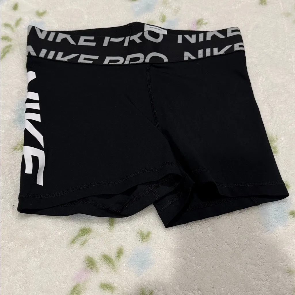 Nike Pro Women's Black Athletic Shorts - Image 3