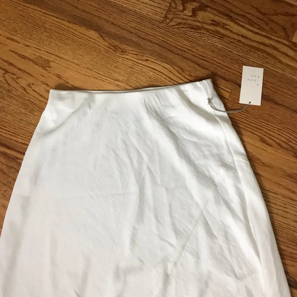 A New Day White Satin Skirt NWT - Image 3