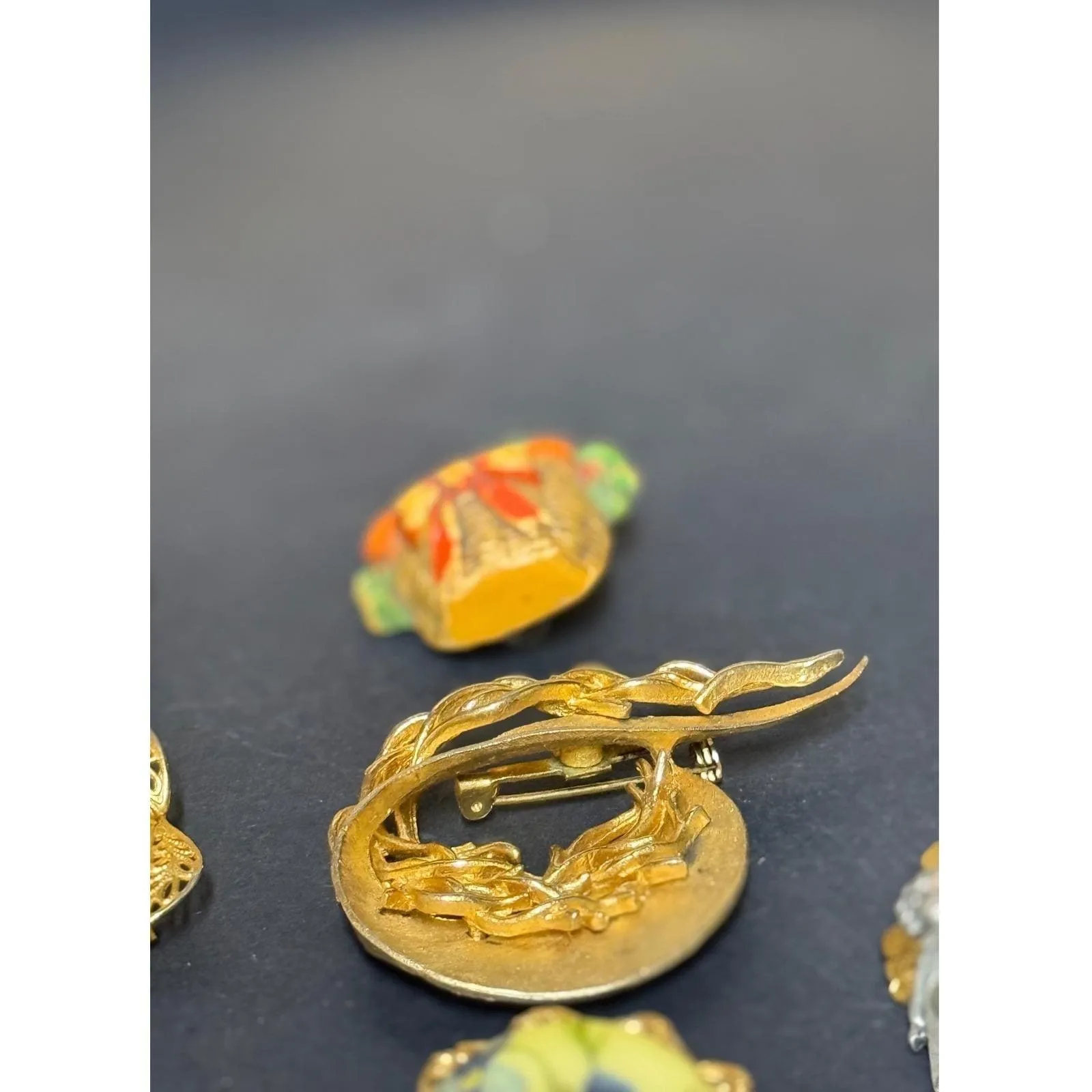 VTG Costume Jewelry Brooch Lot 8 Pieces - Image 5