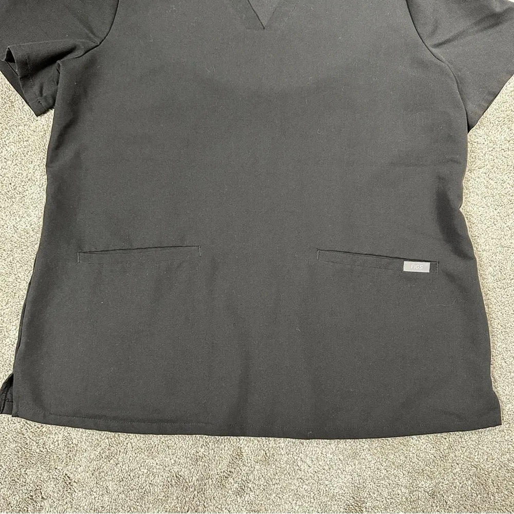 Figs Women’s Casma Three-Pocket Scrub Top Shortsleeve in Black Size L - Image 5