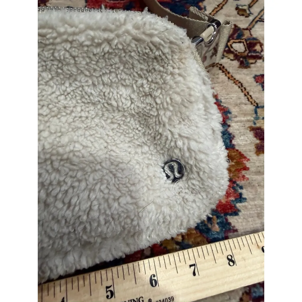 Lululemon Everywhere Belt Bag Fleece Sherpa Cream 1L Crossbody Dirty Spot - Image 4