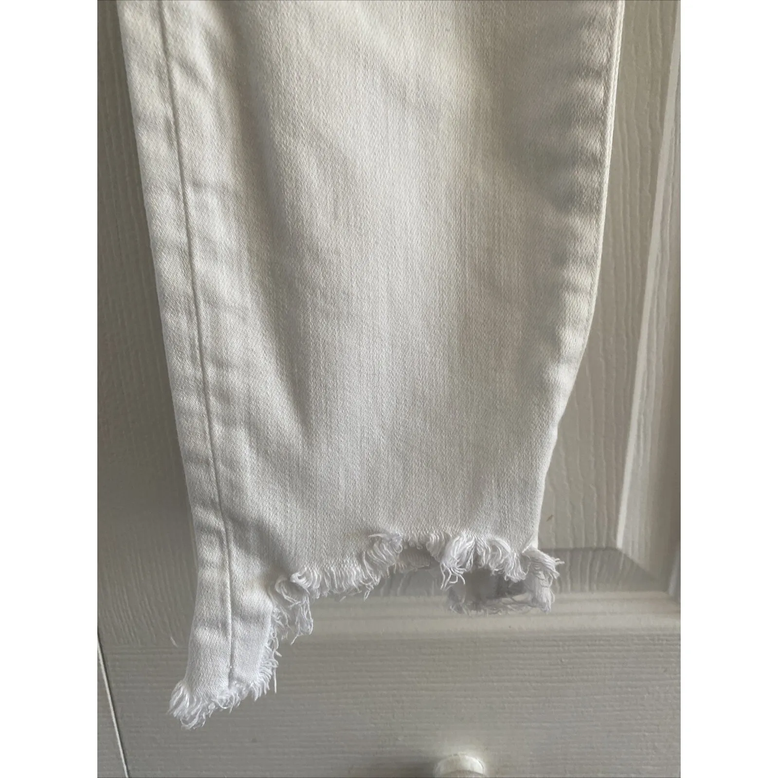 Abercrombie Fitch Women's 26 White‎ Haper Low Rise Ankle Raw Hem Denim Jeans - Image 3