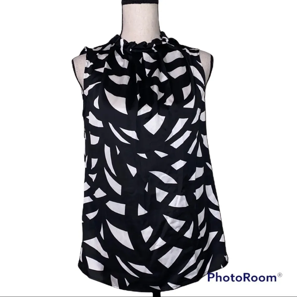 Worthington small black white geometric sleeveless button back sleeveless blouse - Image 12