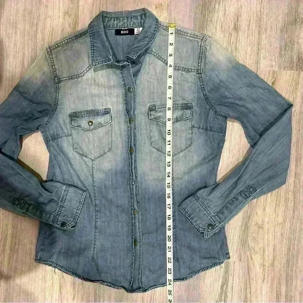 BDG Urban Outfitters Cotton Denim Long Sleeve Snap Down Shirt Pockets Size S - Image 6