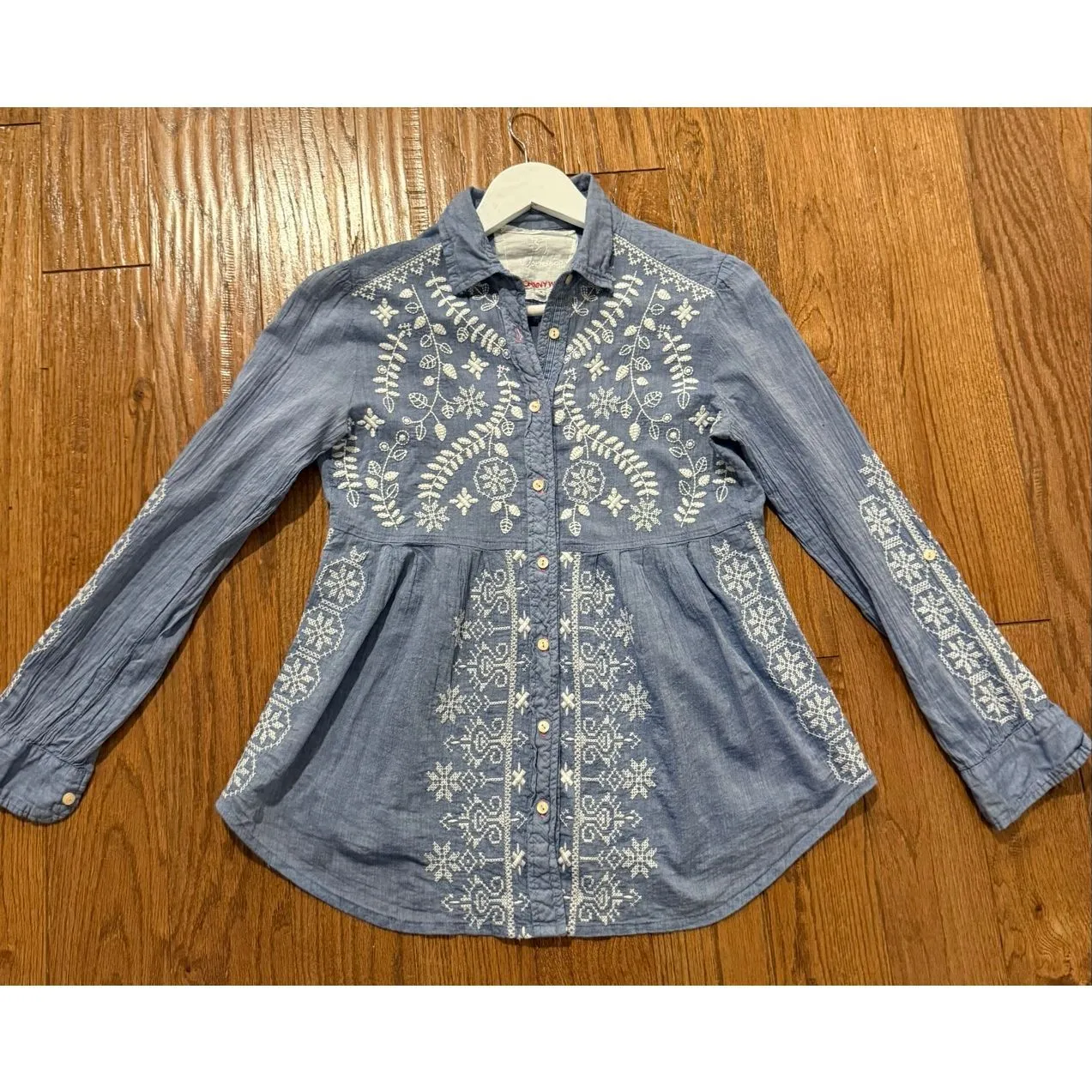 Johnny Was workshop blue embroidered chambray button down small - Image 6