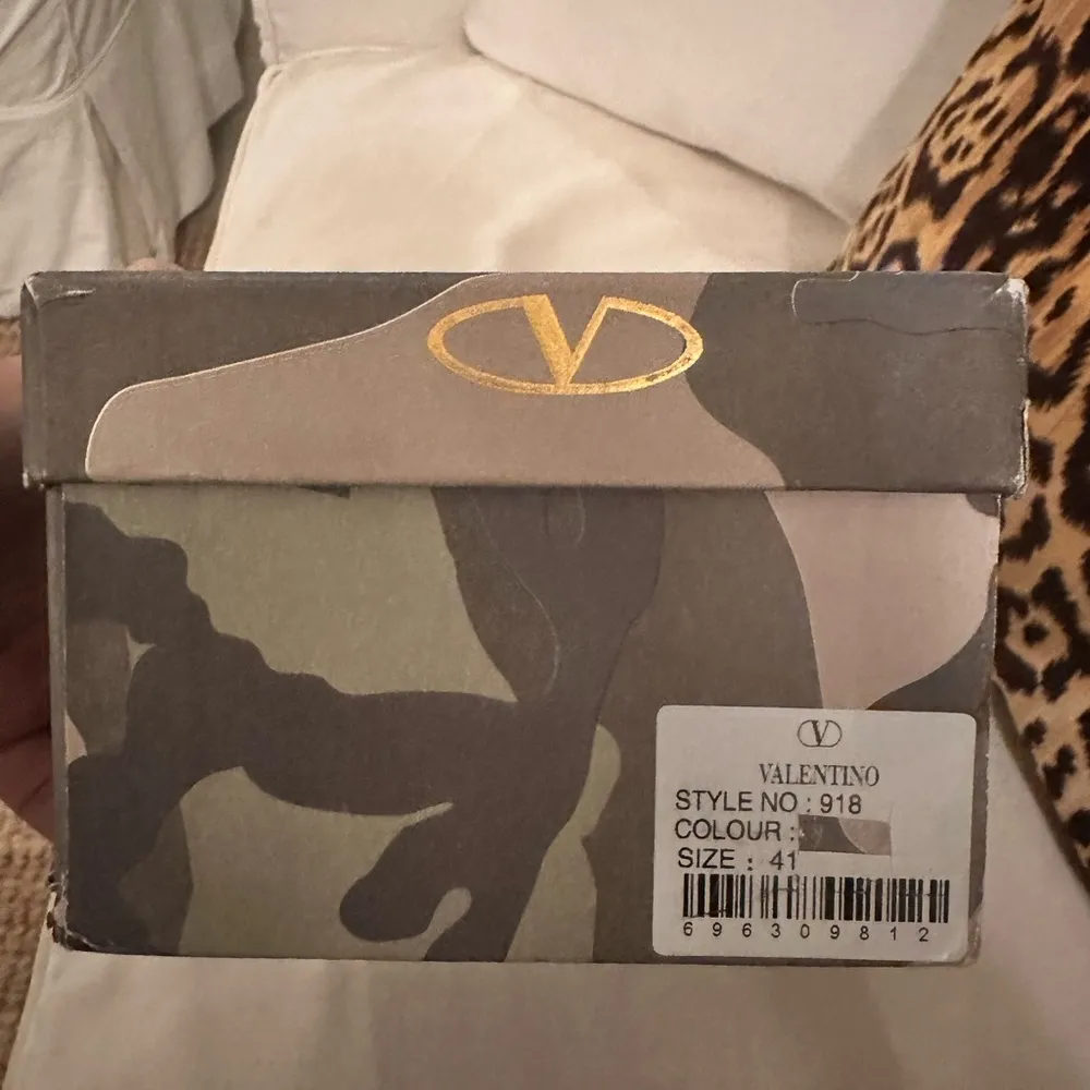 Valentino Camo Slides Never Worn size 41 Black - Image 3