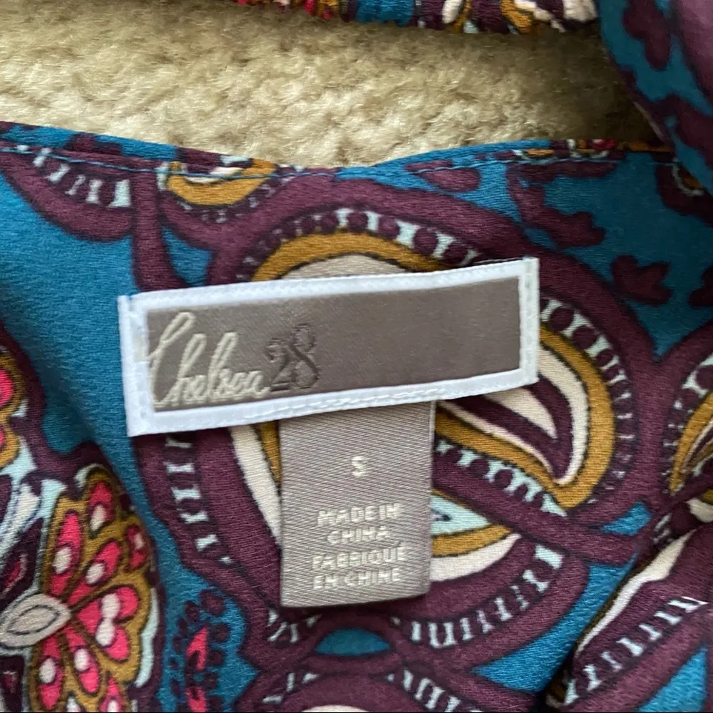 Chelsea 28 blouse  size Small with cutout back - Image 9