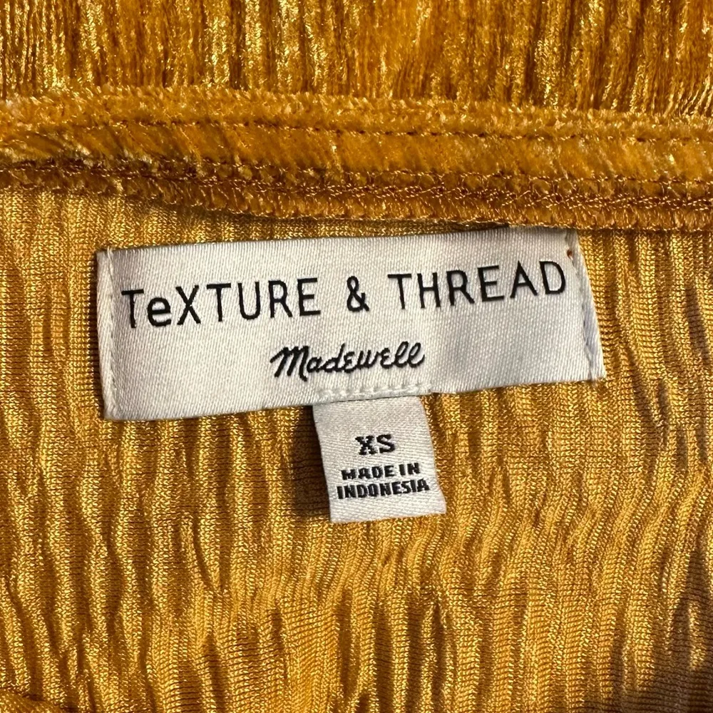 Madewell Texture & Thread Mustard Velvet Crinkle Short Sleeve Top size XS - Image 8