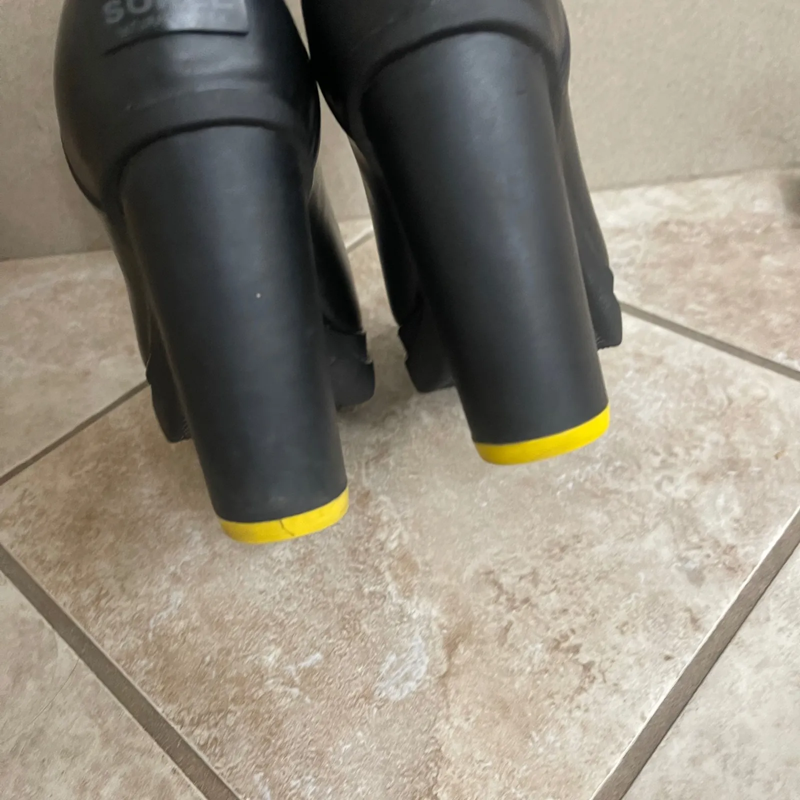 Sorel medina III Black Yellow Heeled Ankle Rain Boots Women's SZ 10 Waterproof - Image 7
