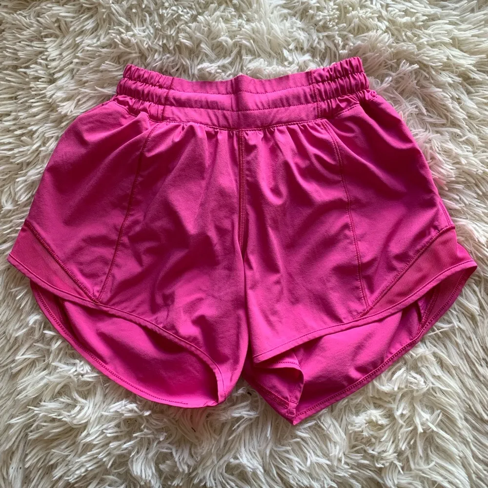 Lululemon Hotty Hot Short II Long 4" Size 2 - Image 2