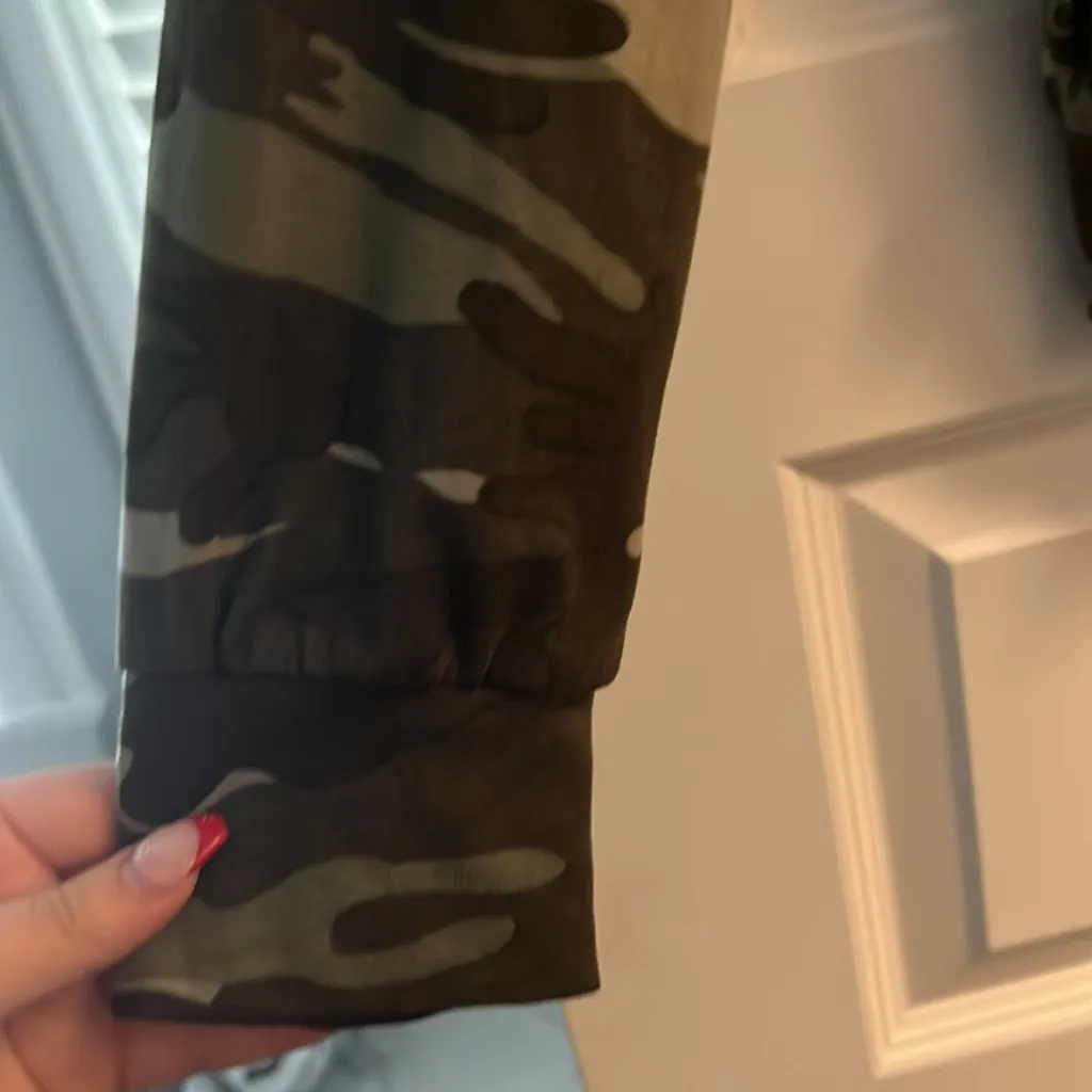 Camouflage designed sweater - Image 4