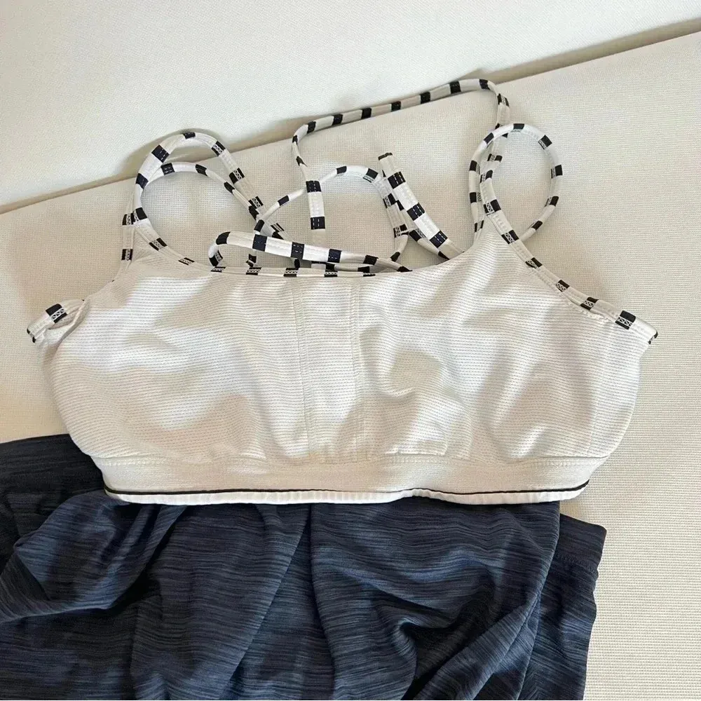 Athleta Hyper Stripe Energize Tank Navy Blue and White Size Medium - Image 5