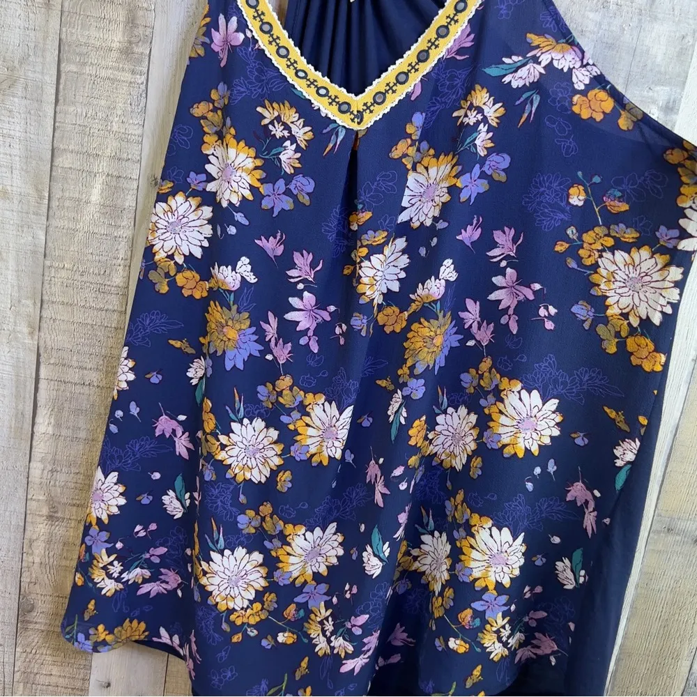 Jolt Size 2X V-Neck Floral Strappy Top - Image 3