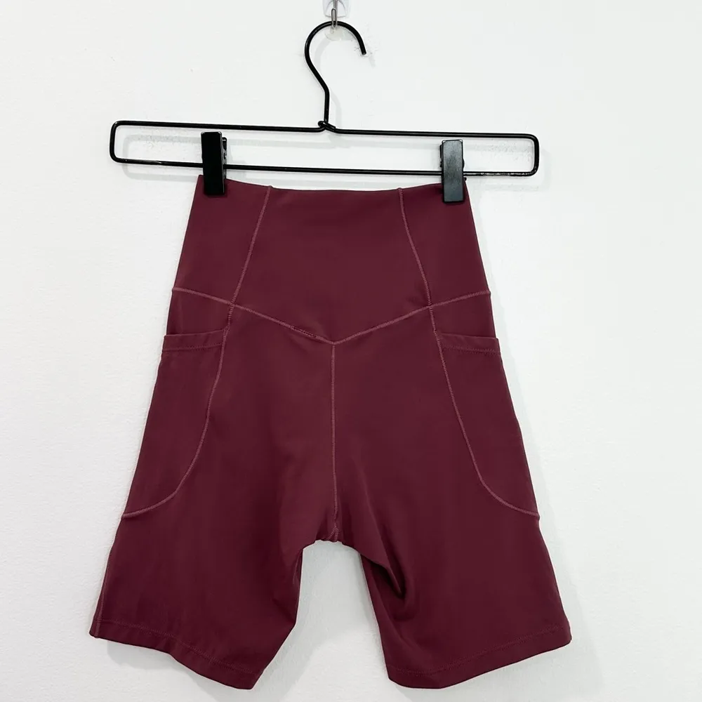 Halara Softlyzero High Waisted Crossover Side Pocket Yoga Biker Shorts 7" - Image 4