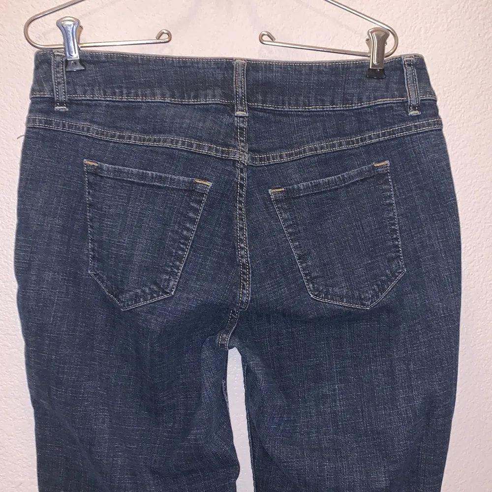 dark wash capri jeans - Image 5