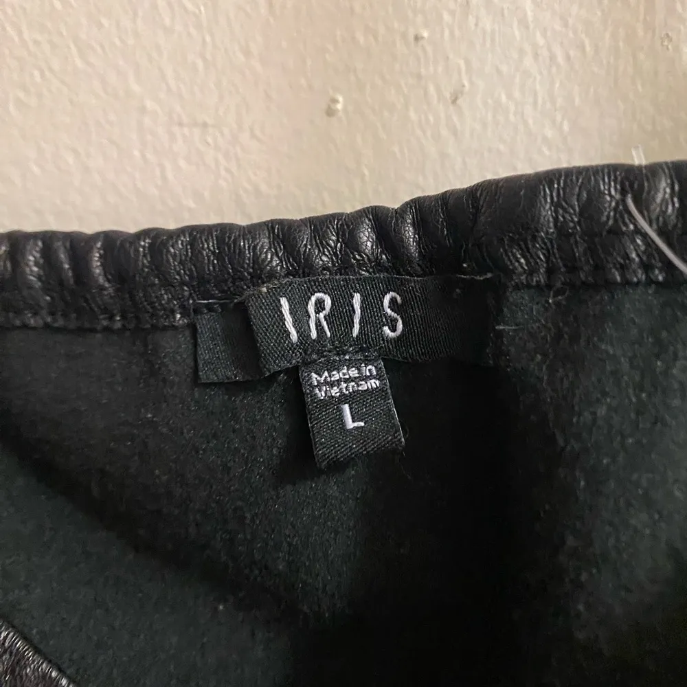 Iris Women’s Juniors Black Faux Leather Crop Top L Bust 35” Sweetheart Neckline - Image 2