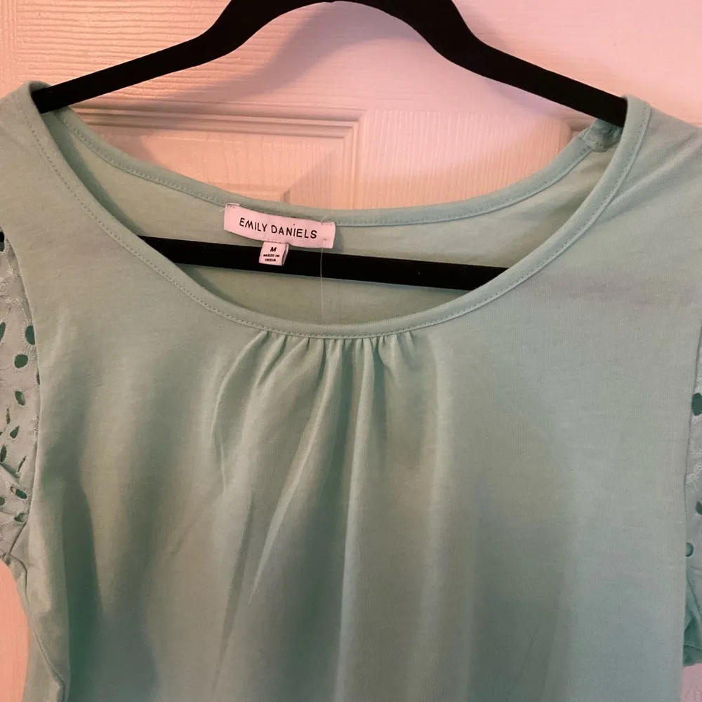 Emily Daniels women top size medium new - Image 3