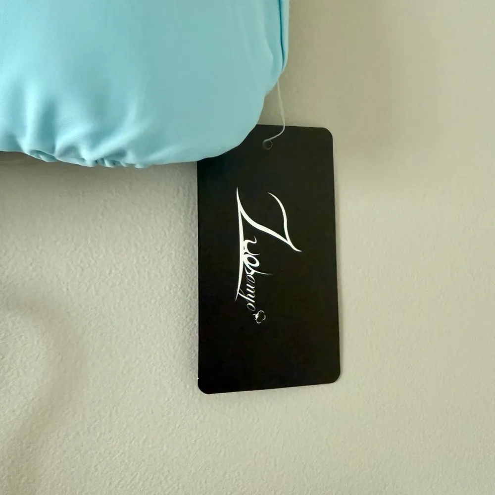 Amazon NWT  Brand Bikini with Ruching detail in Light Blue - Size M - Image 4