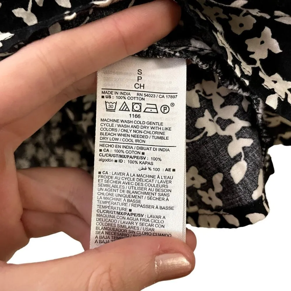 Old Navy black and white floral summer top blouse cutout detail classic puffed - Image 5