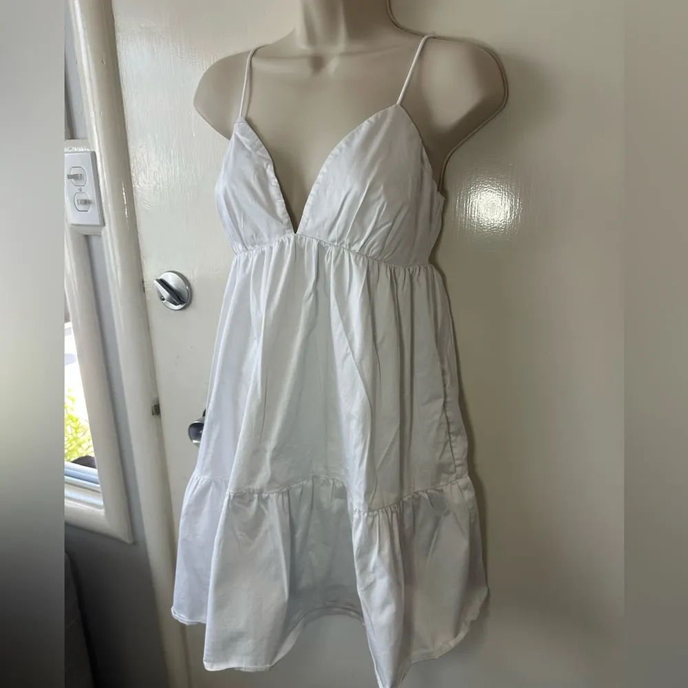 Elegant White Spaghetti Strap Dress size Medium - Image 6