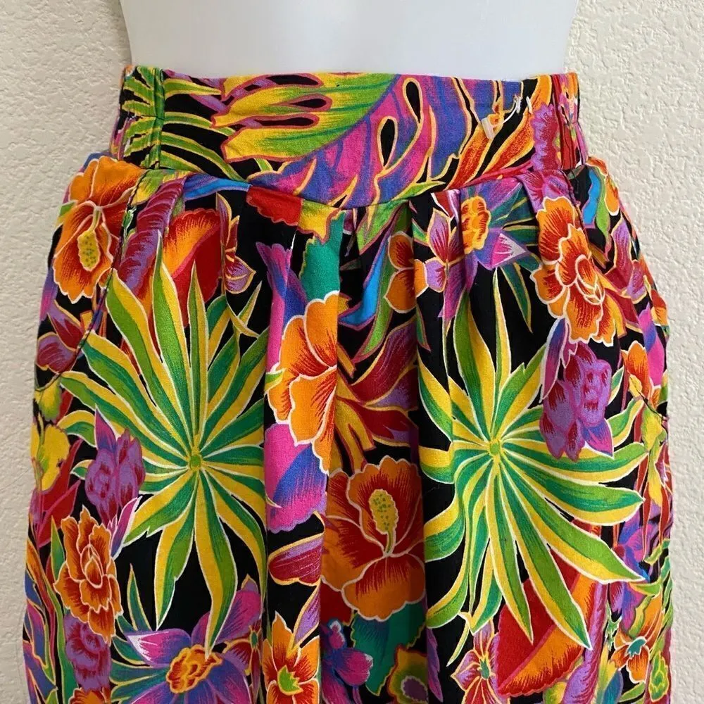 Marilyn Monroe Floral Vintage Wide Leg High-Waisted Shorts, Sz Small - Image 3
