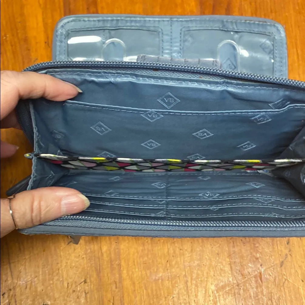 Vera Bradley Gray Wallet with Quilted Design - Image 4