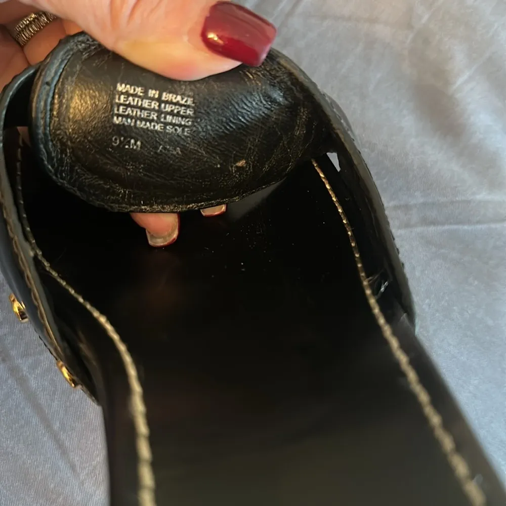 Tory Burch 9.5 Selma Designer black patent Leather W/ Gold wedge slide - Image 13