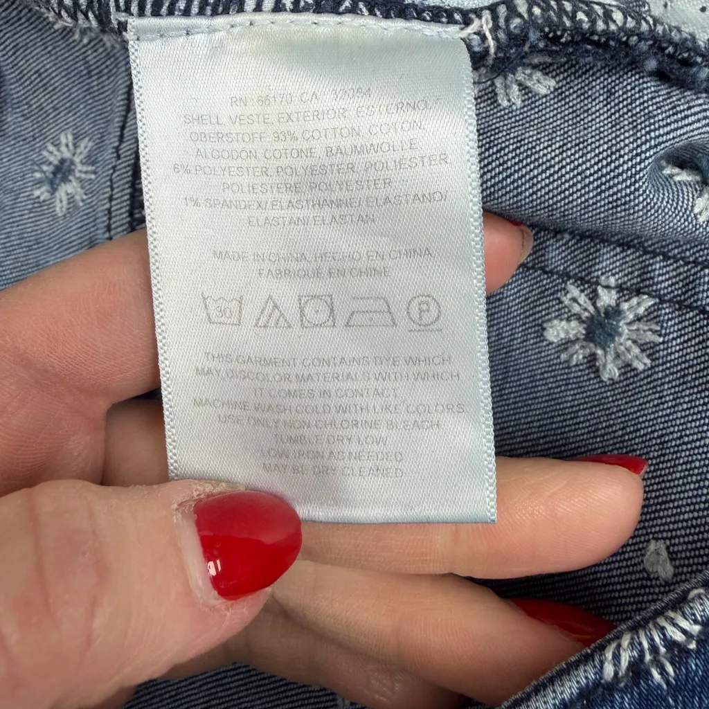 Pilcro Anthropologie Floral Embroidered Cropped Flare Jeans - Image 4