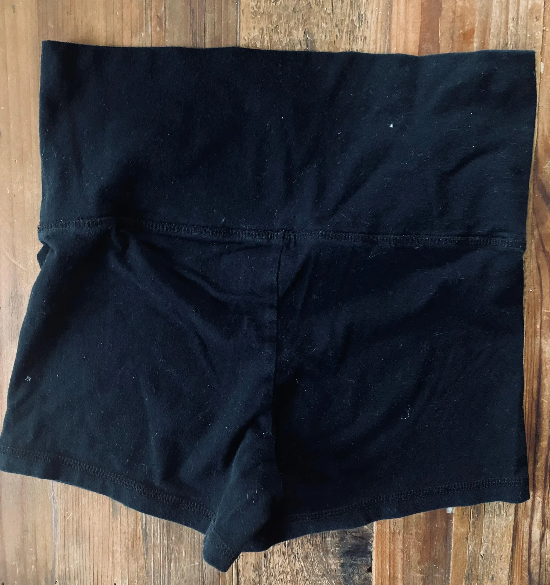 SO Black Yoga Shorts  - Image 3