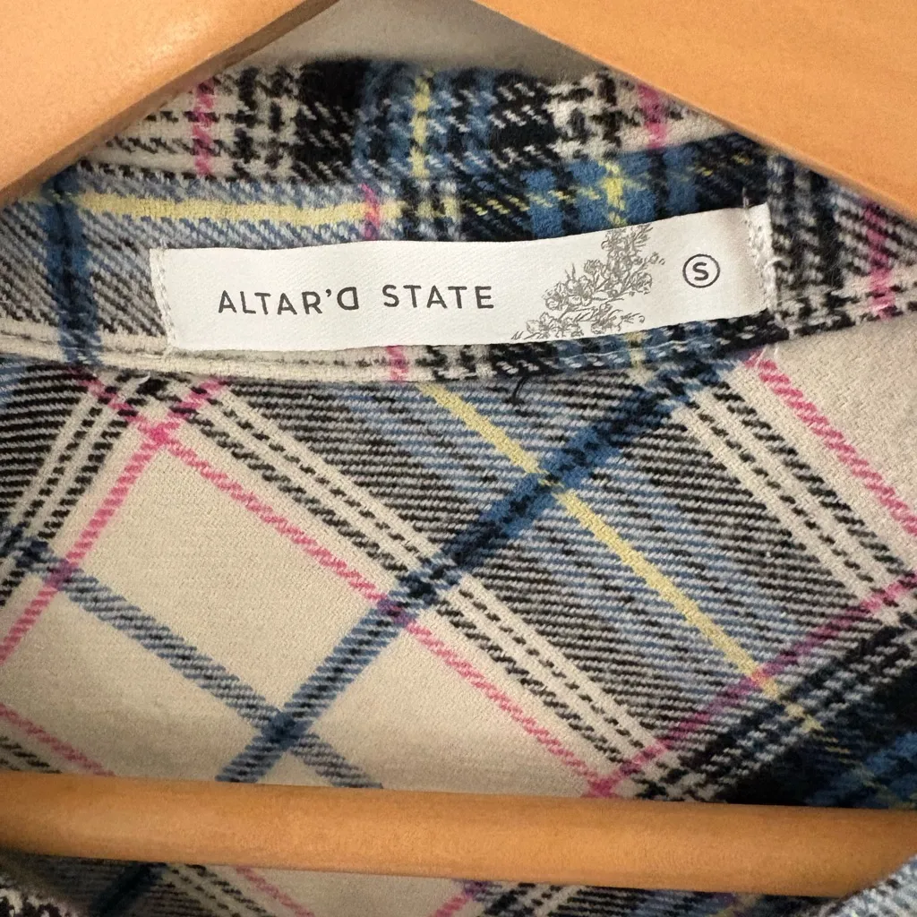 Altar’d State Oakley Cotton Cropped Flannel Shirt Jacket. Size Small. - Image 5