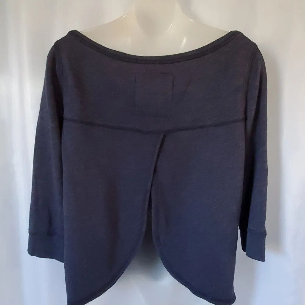 Gilly Hicks sweatshirt size medium - Image 3