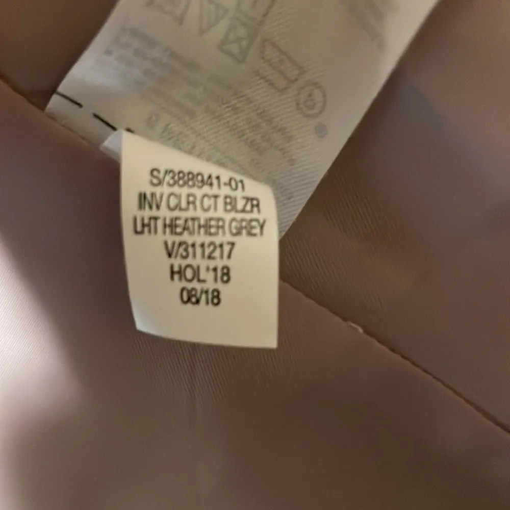 Banana Republic Classic Italian Fit Washable Wool Blend Blazer Size 6P - Image 4