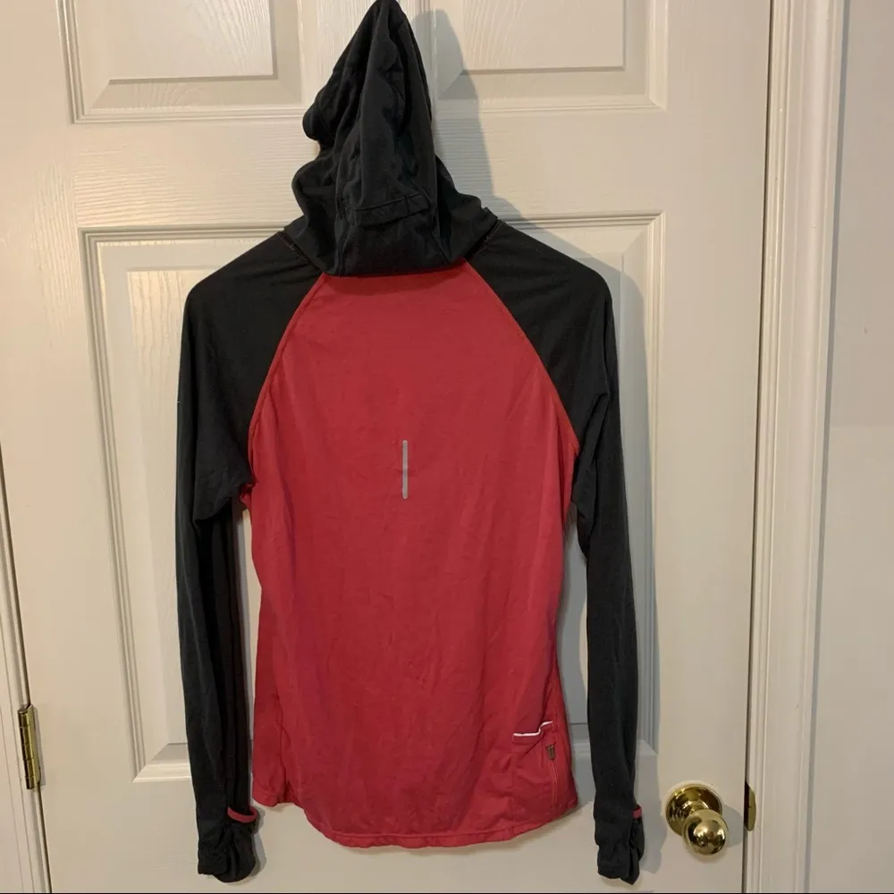 EUC Nike Dri-fit Softhand Hooded Long Sleeved Running Shirt - Image 3
