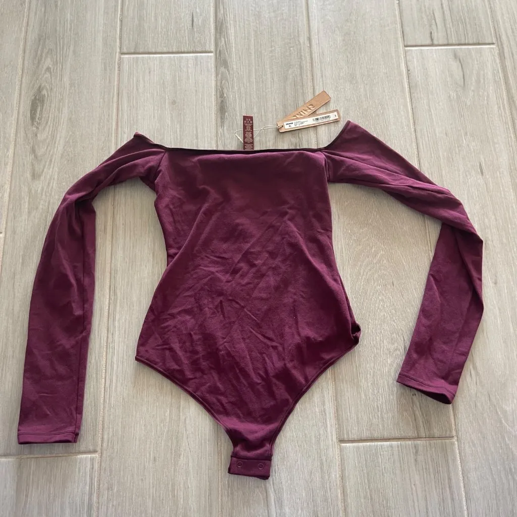 NWT SKIMS COTTON JERSEY OFF THE SHOULDER DEEP BERRY BODYSUIT SZ XS - Image 2