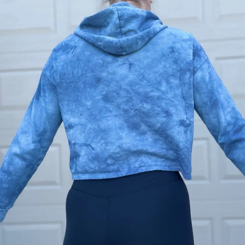 Live Love Dream by Aeropostale Fleece Lined Cropped Workout Tie Dye Hoodie - Image 4