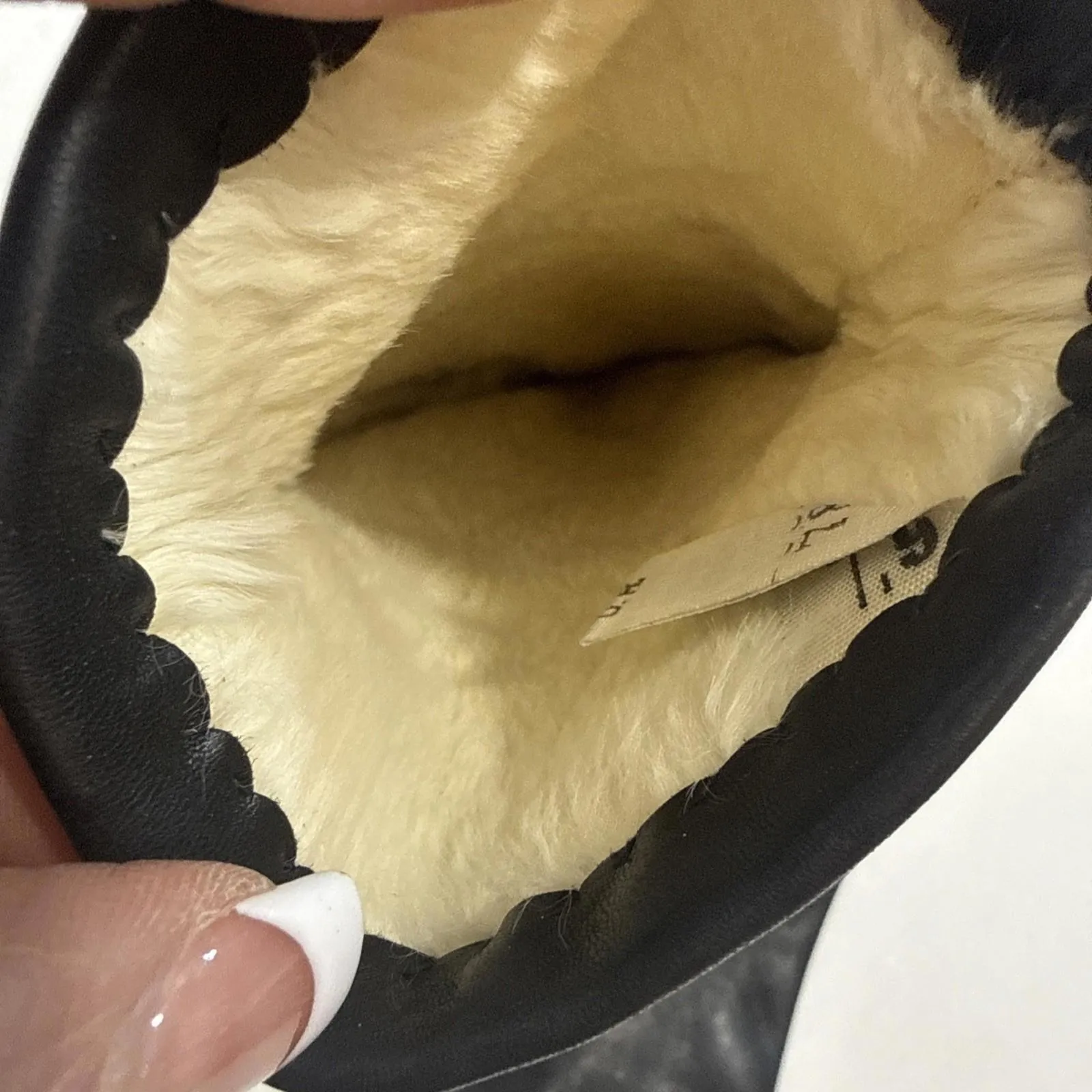 Macy’s Italian Black Vintage Leather Gloves Rabbit-Lined Gloves Women's Size 6.5 - Image 3