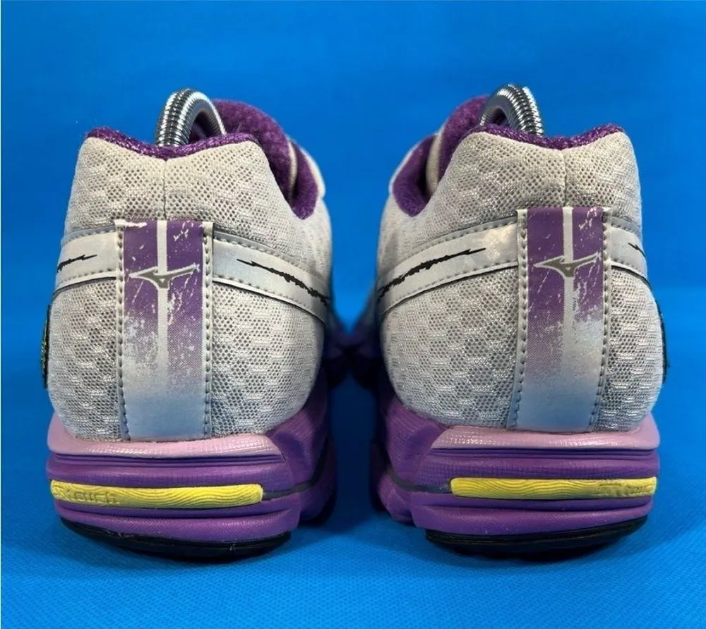 Mizuno Women's Wave Rider 17 Running Shoe Size 10.5 - Image 4