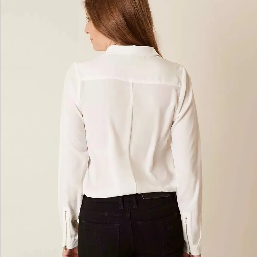 Red by BKE Buckle Chiffon Asymmetrical Zipper Top Size Large - Image 3