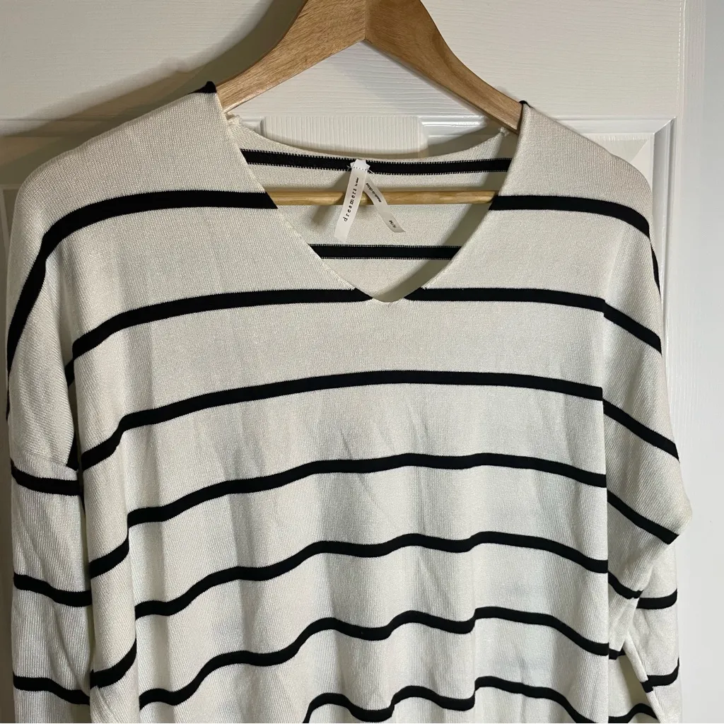 Dreamers White and Black Striped Cozy Sweater Size Small/Medium long line v neck - Image 4