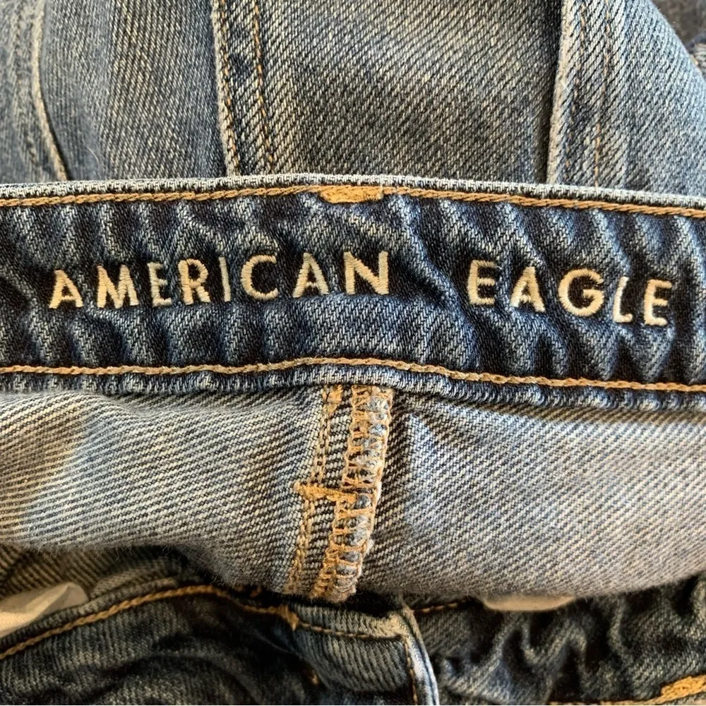 WOMEN'S American Eagle high rise Tomgirl button fly jeans - Image 10