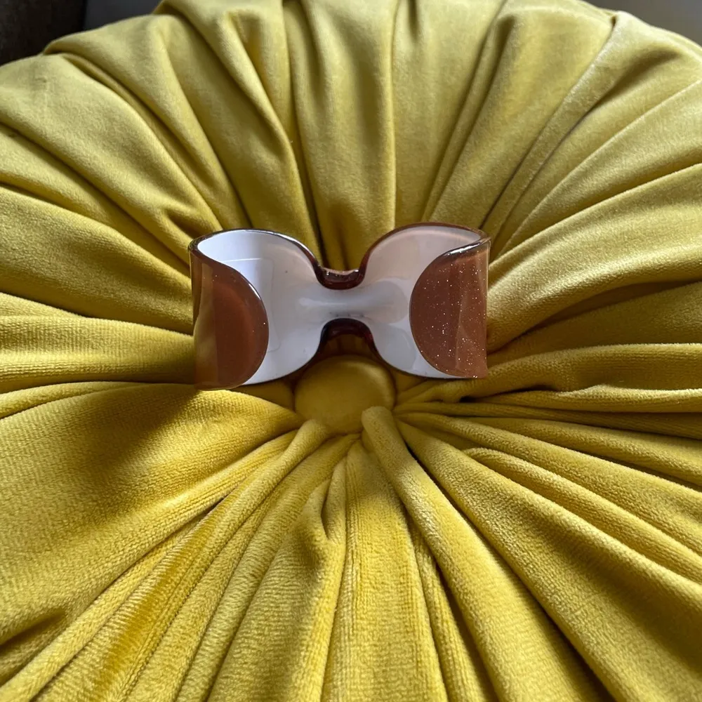 Bow Lucite Bracelet Sparkly Copper Brown - Image 3