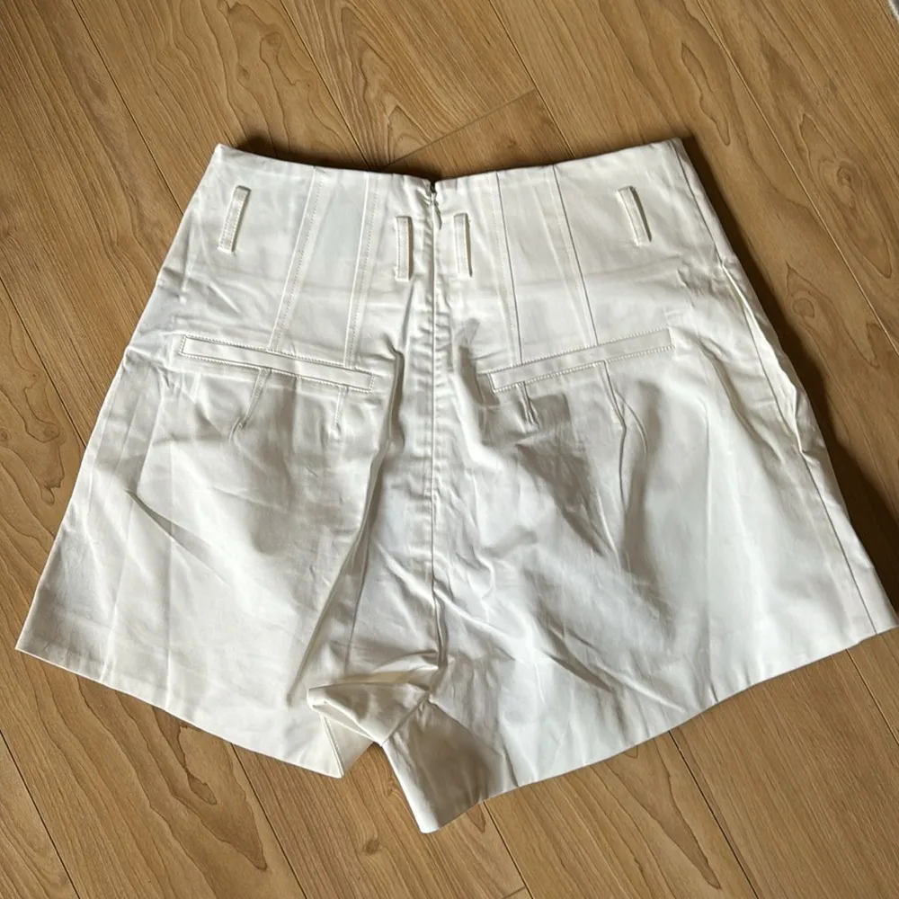 ST. AGNI WHITE SHORTS - Image 4