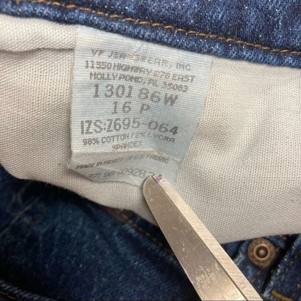 RIDERS‎ Women’s Dark Wash jeans Size 16Petite Rise 13” Inseam 28.5 - Image 6