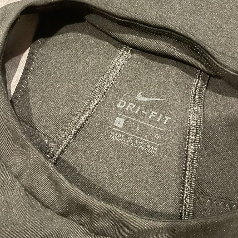 Nike Dri-Fit Sports Bra Crop Top Colorblock. Size Women's Small. - Image 5