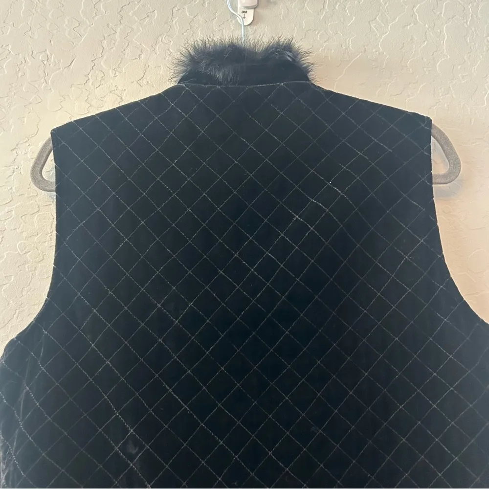 Chico's black quilted velvet paisley lined vest with rabbit fur size 2 large - Image 11